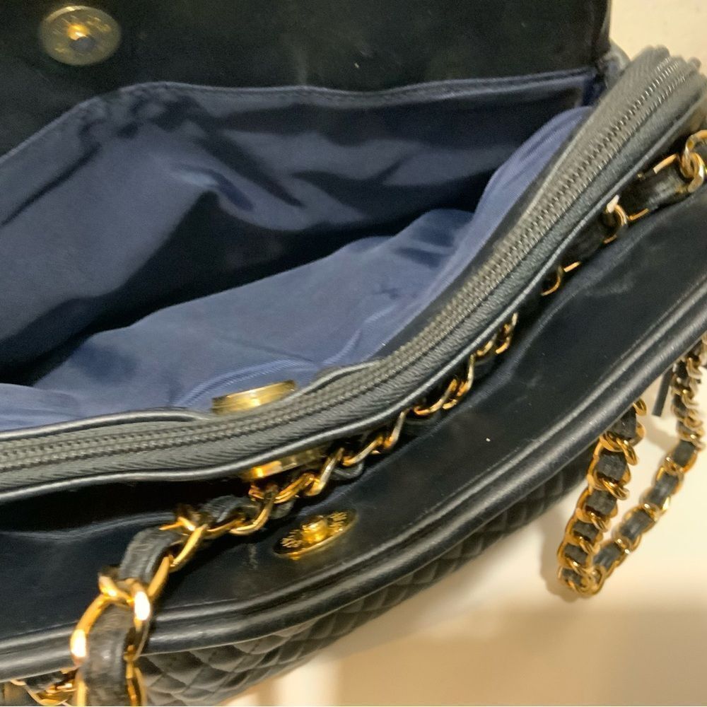 Vintage Worthington navy blue vegan leather quilted chain strap bag - Picture 12 of 15
